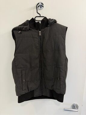 Express Men's Black Quilted Hooded Vest with Faux-Fur Trim
